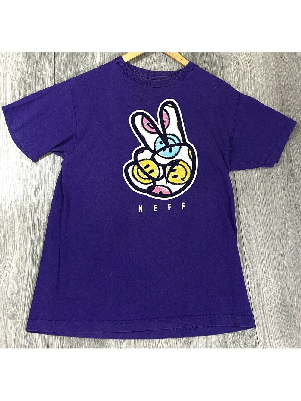 NEFF  HAPPY EMOJI PEACE SIGN T-shirt Men’s Sz M Purple